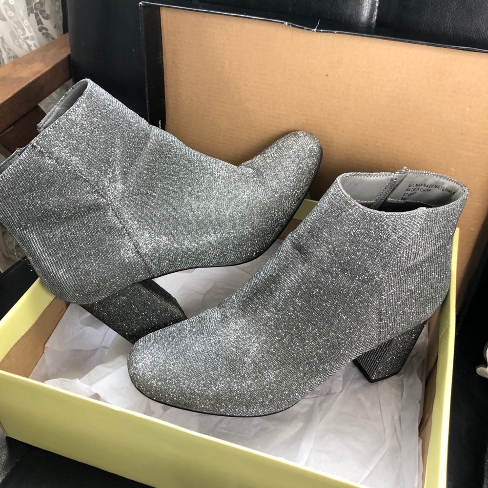 Diva Silver Sparkle Booties size 8
